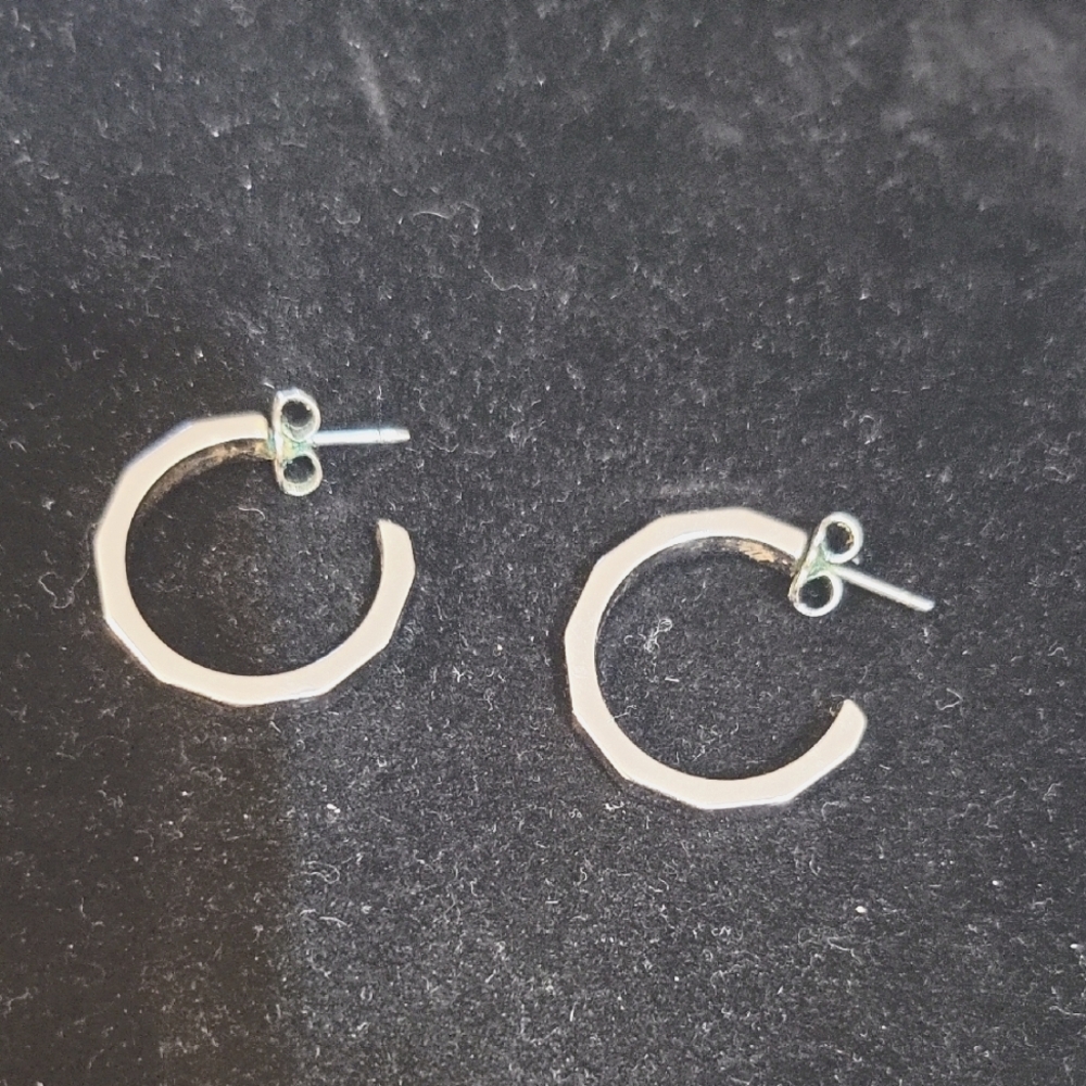 #D Elegant Silver Hoop Earrings